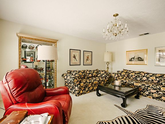 4th image of 130 E Woodward Drive