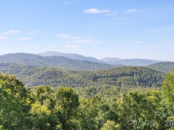 107 Copperhead Cv, Fairview, NC 28730