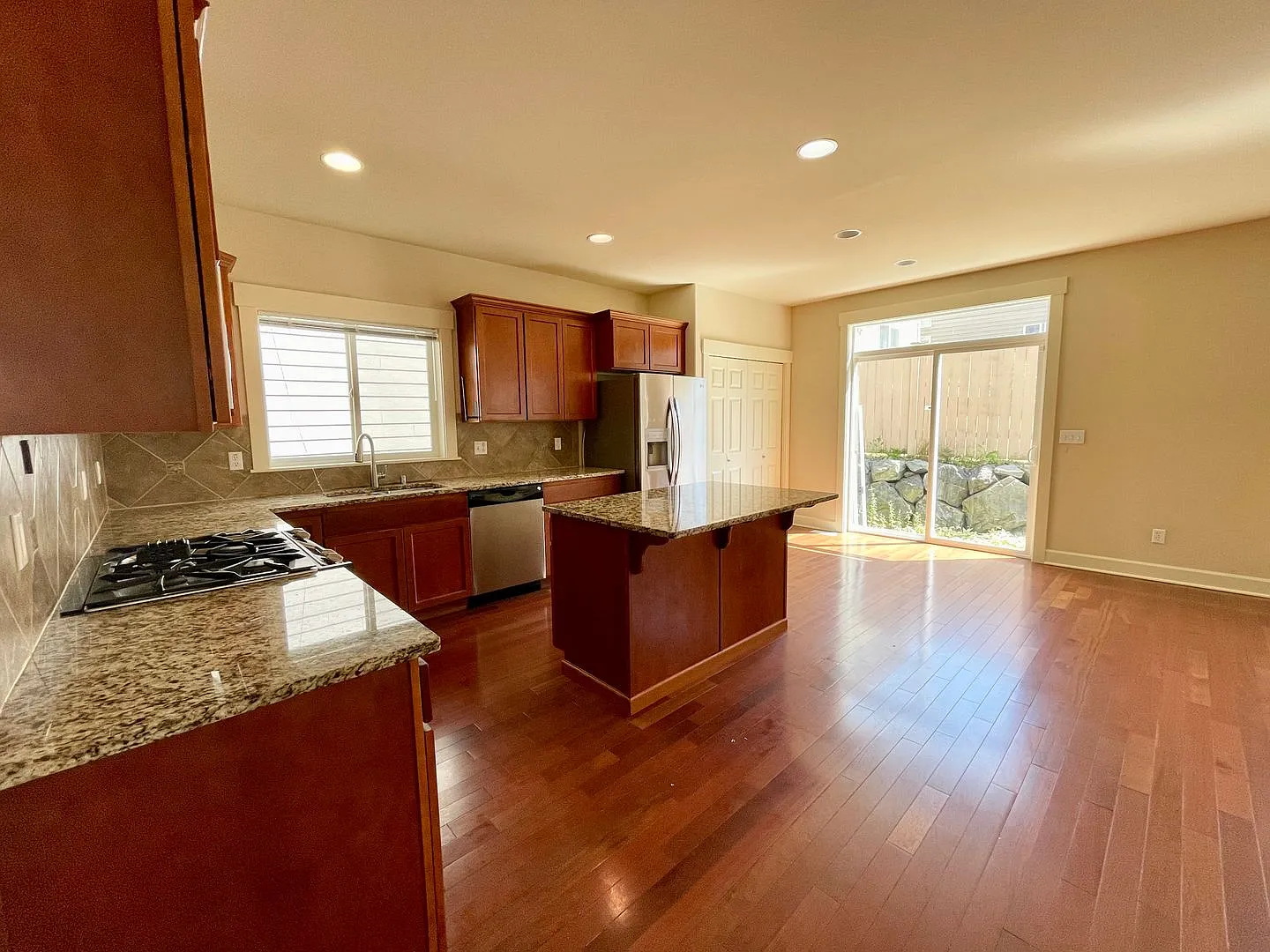 Large Bothell home! — Photo 4