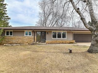 5820 S Culloden Ct, New Berlin, WI 53146