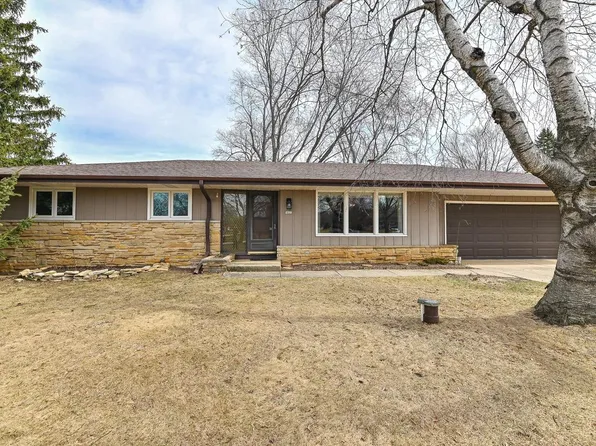 5820 South Culloden COURT, New Berlin, WI 53146