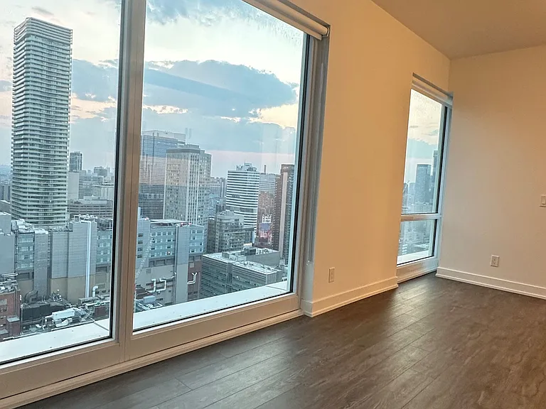 88 Queen St E #3910 — Photo 18