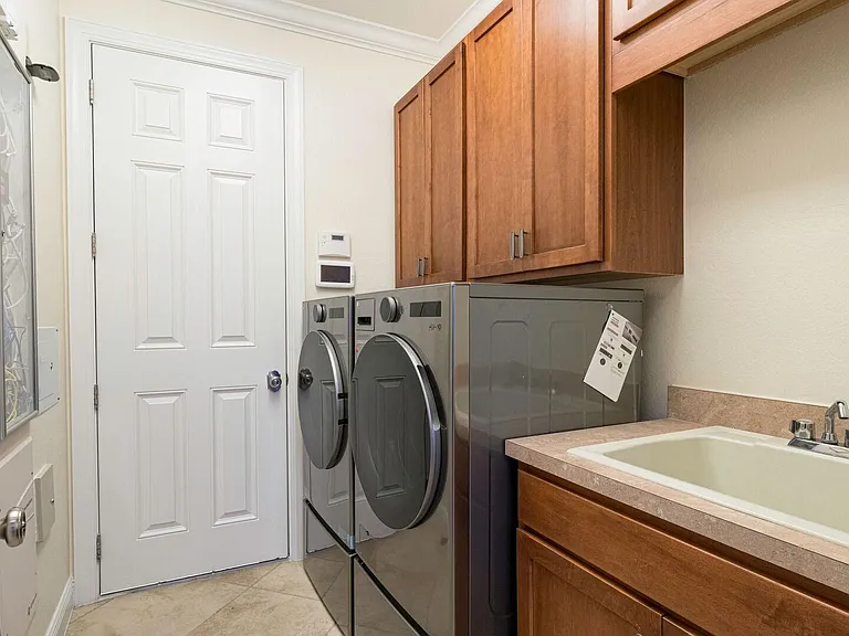 7667 Martino Cir — Photo 33
