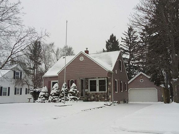 3rd image of 38 Boyd St