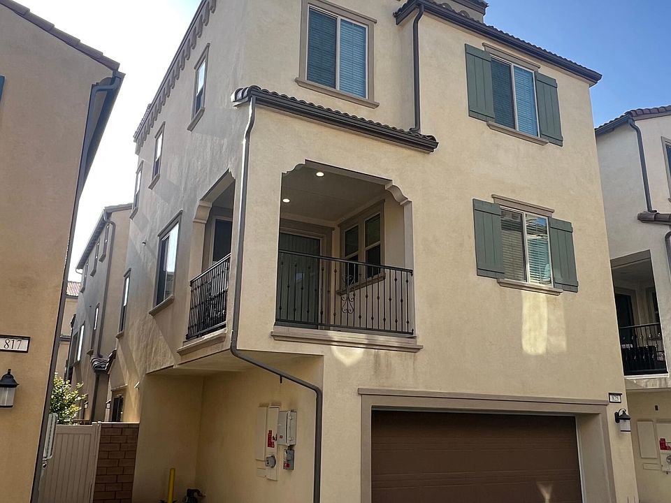 1st image of 825 Cranberry Way