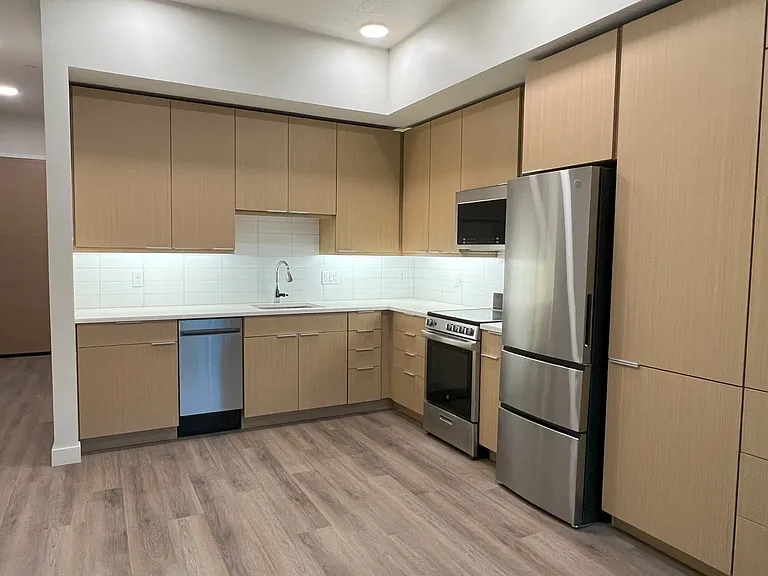 The Grandeur | Large Kitchens