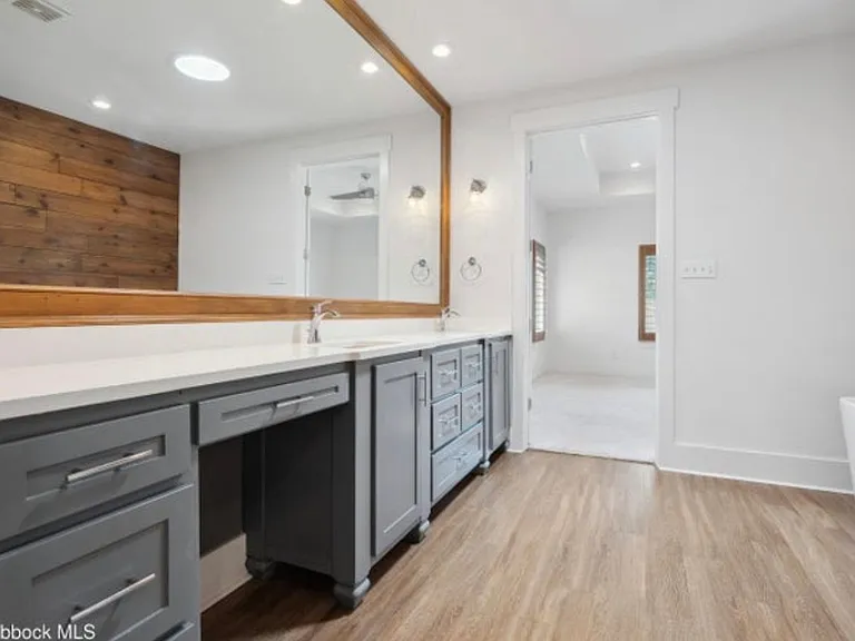 623 N 9th St — Photo 10