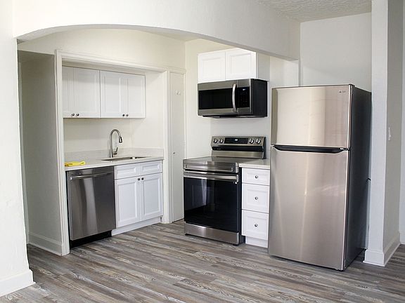 5th image of 843 N Knott St #841