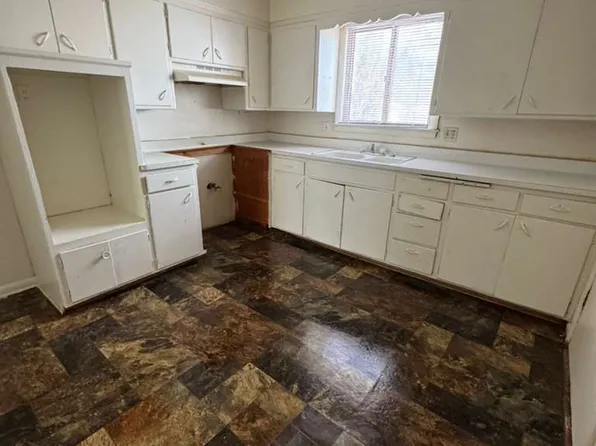 6426 N 87th St APT 1, Milwaukee, WI 53224