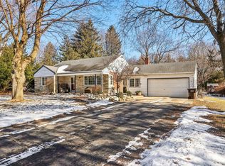 2500 S Meadowlark Dr, New Berlin, WI 53151