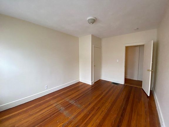 3rd image of 396 Centre St Floor 1
