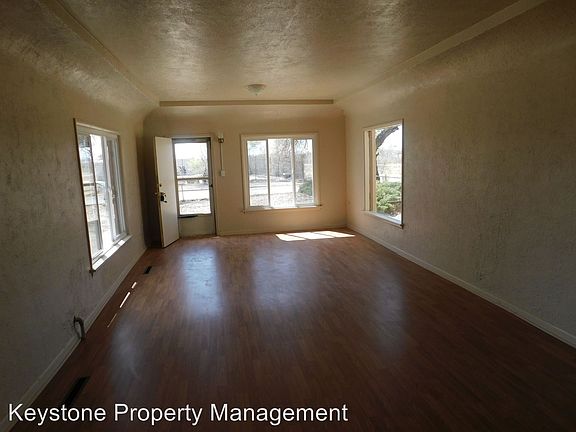 4th image of 503 E 11th St