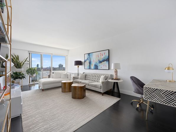 60 E 8th St APT 22M