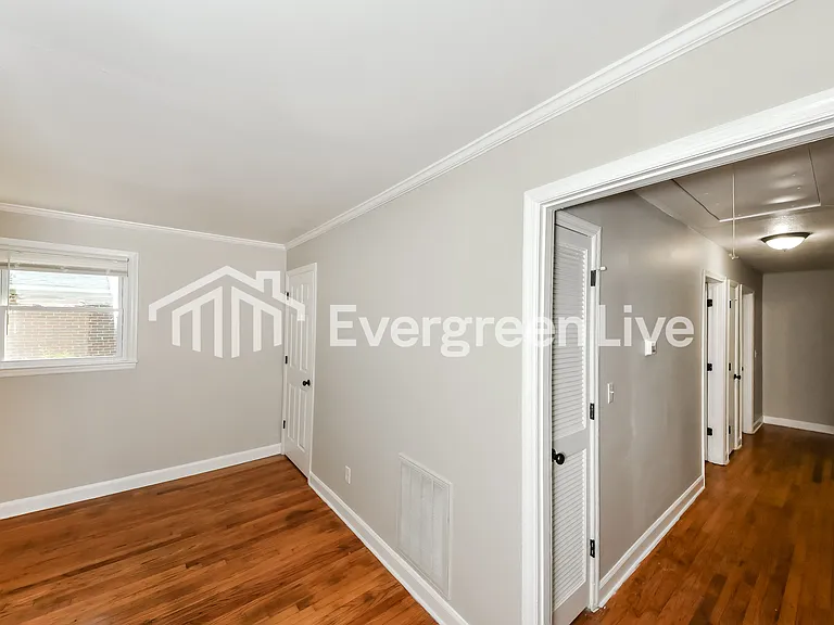 4213 Shorecrest Dr — Photo 8