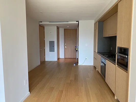 Rented by Kingstone Realty Inc | media 8