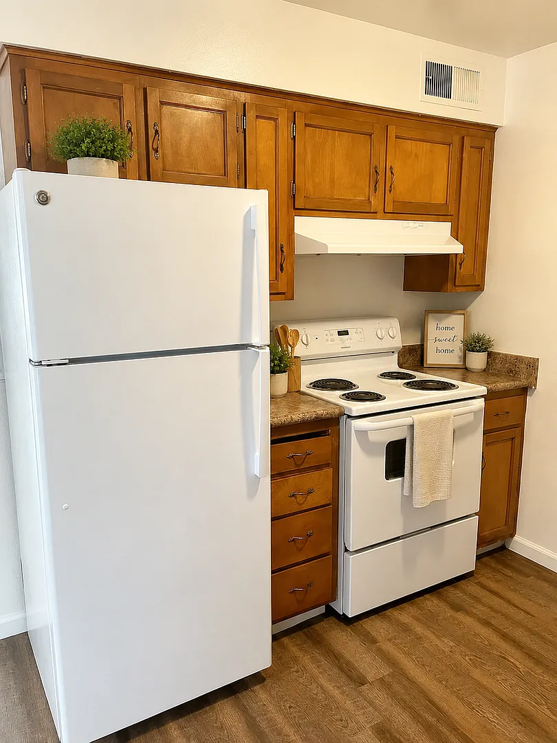 714 E Fountain Way / 3356 N Wishon — Photo 2