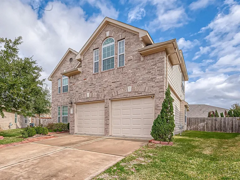 3403 Lilac Ranch Dr — Photo 2