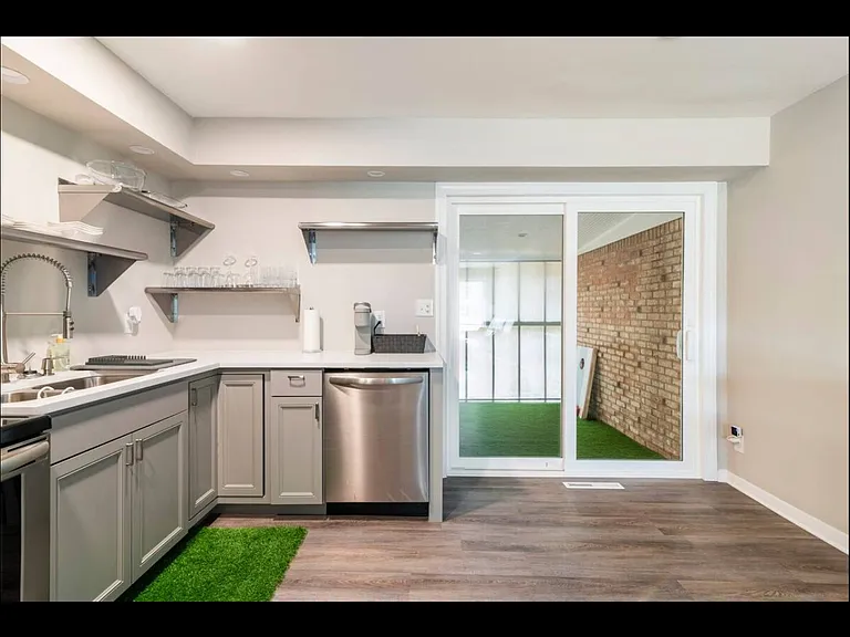 1801 Herrin Ave — Photo 7
