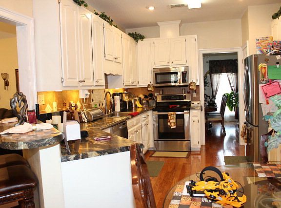 5th image of 208 Fairethorne Dr