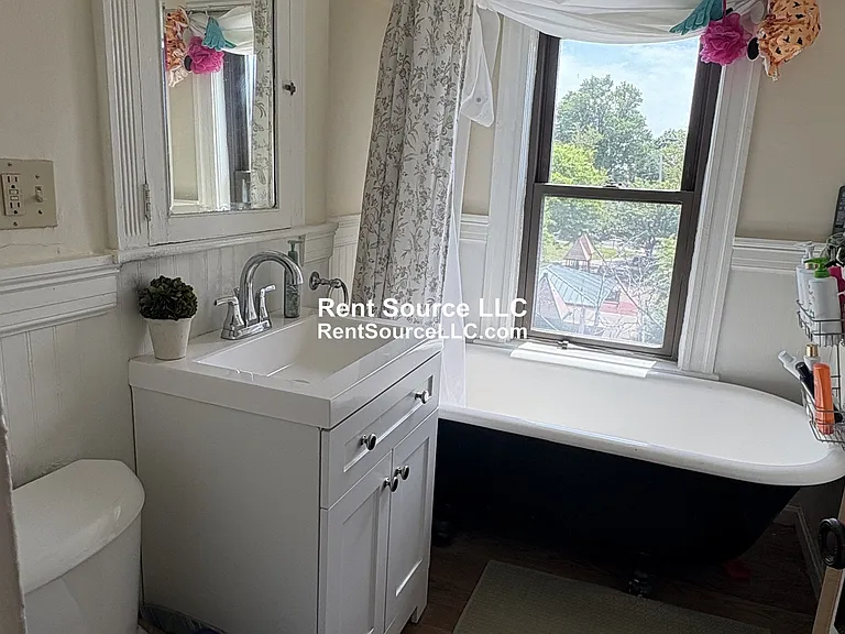 33 Stoughton St — Photo 14