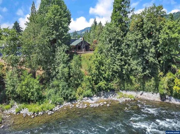 328 S 1st Ave, Mill City, OR 97360