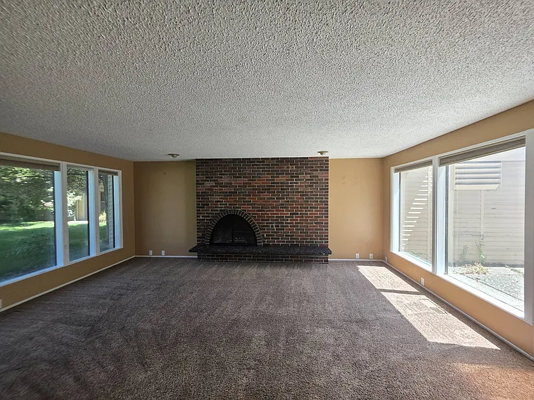 1623 Mowry Sq #1 — Photo 7