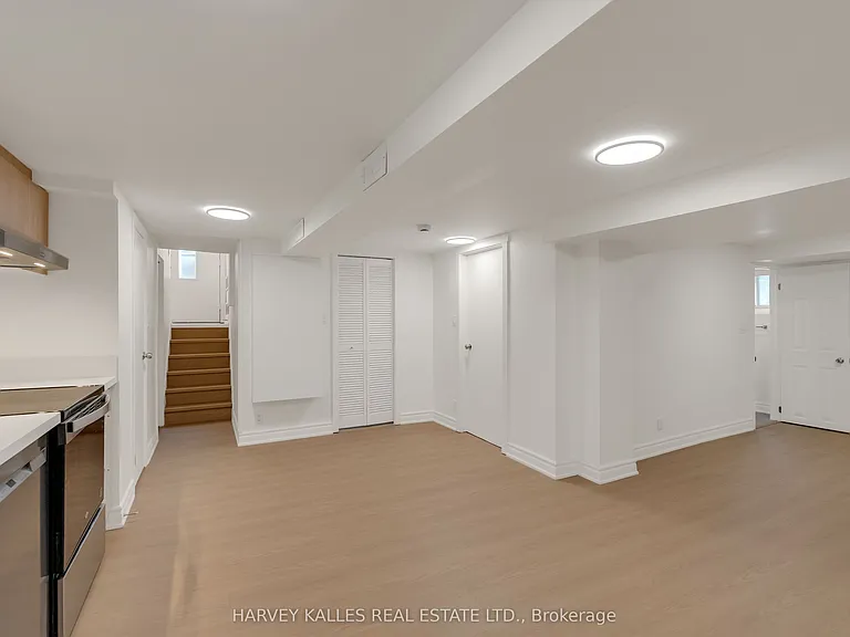 106 Florence Ave — Photo 17