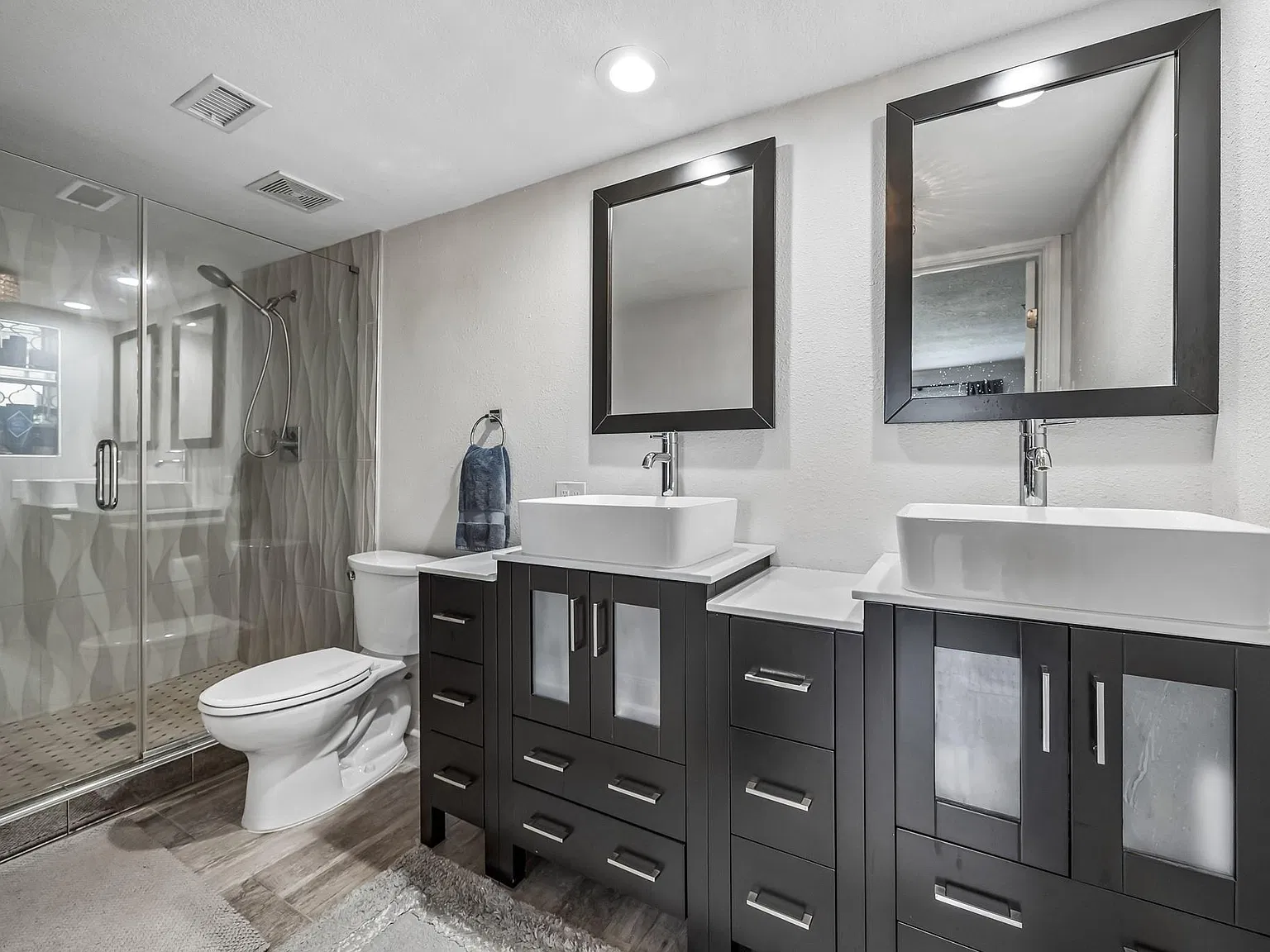 3 bed, 2.5 bath, 1722 sqft, $2,300 — Photo 4