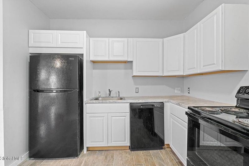 3rd image of 152 Elmer Avenue
