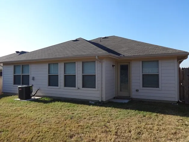 1925 Beach Dr — Photo 15