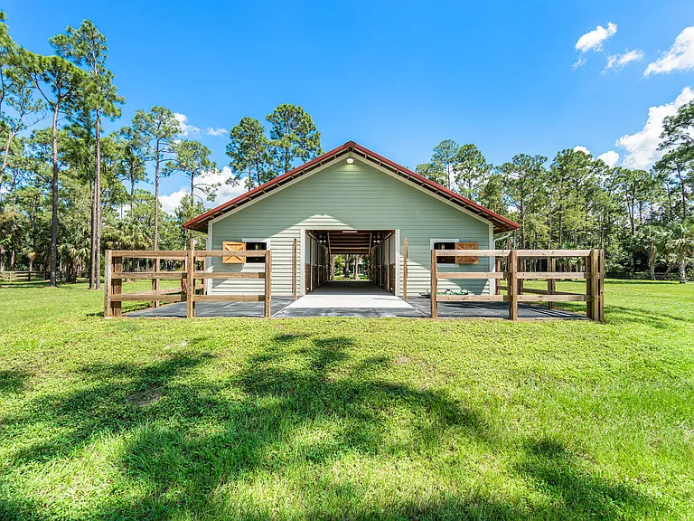 1835 Stallion Dr #STALLS — Photo 9