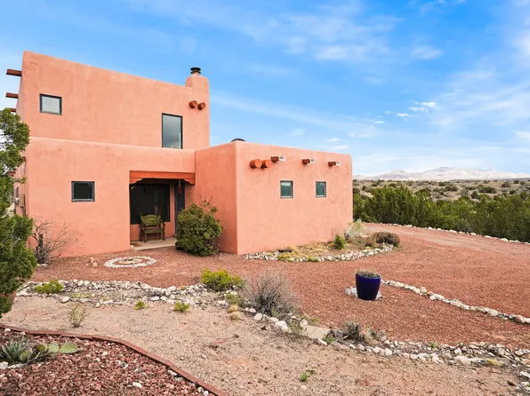 6034 Hoochaneetsa Plz S, Cochiti Lake, NM 87083