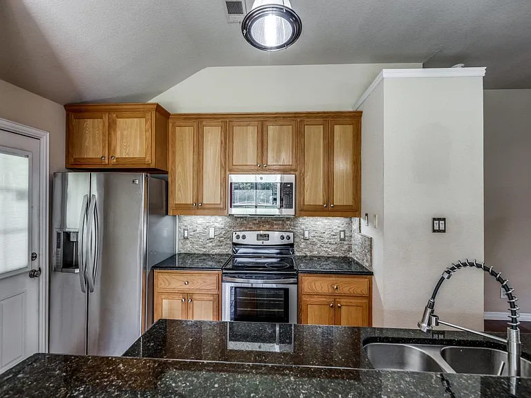 416 Scott Ln — Photo 12