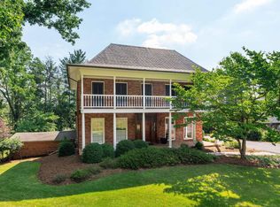 221 Mount View Dr, Staunton, VA 24401