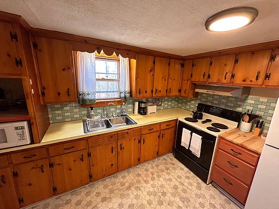 2nd image of 87 Charles St