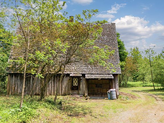 3rd image of 824 County Highway 106