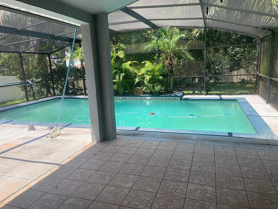 2nd image of 1025 High Ridge Ct