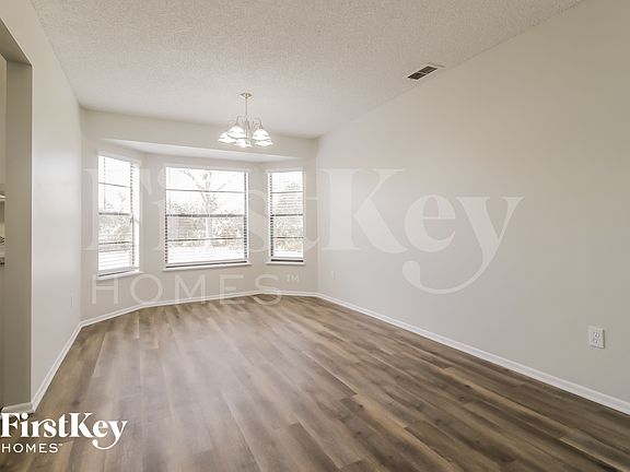 4th image of 2416 Lackland Dr