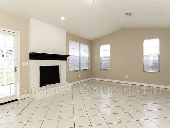 5th image of 2384 Stonehaven Ct E