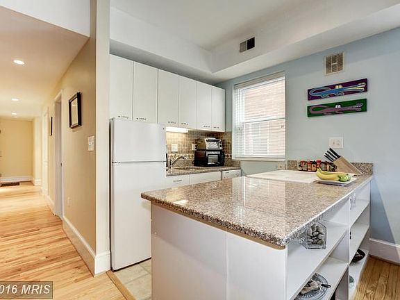 Kitchen (2 of 2)