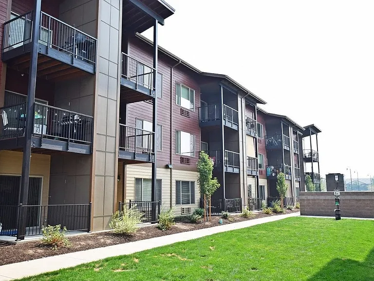 Bellevue Crossing — Photo 25