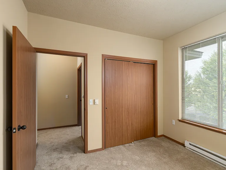 Eagle Point Apartments — Photo 53