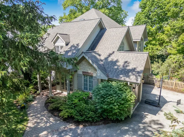 130 S Madison St, Hinsdale, IL 60521