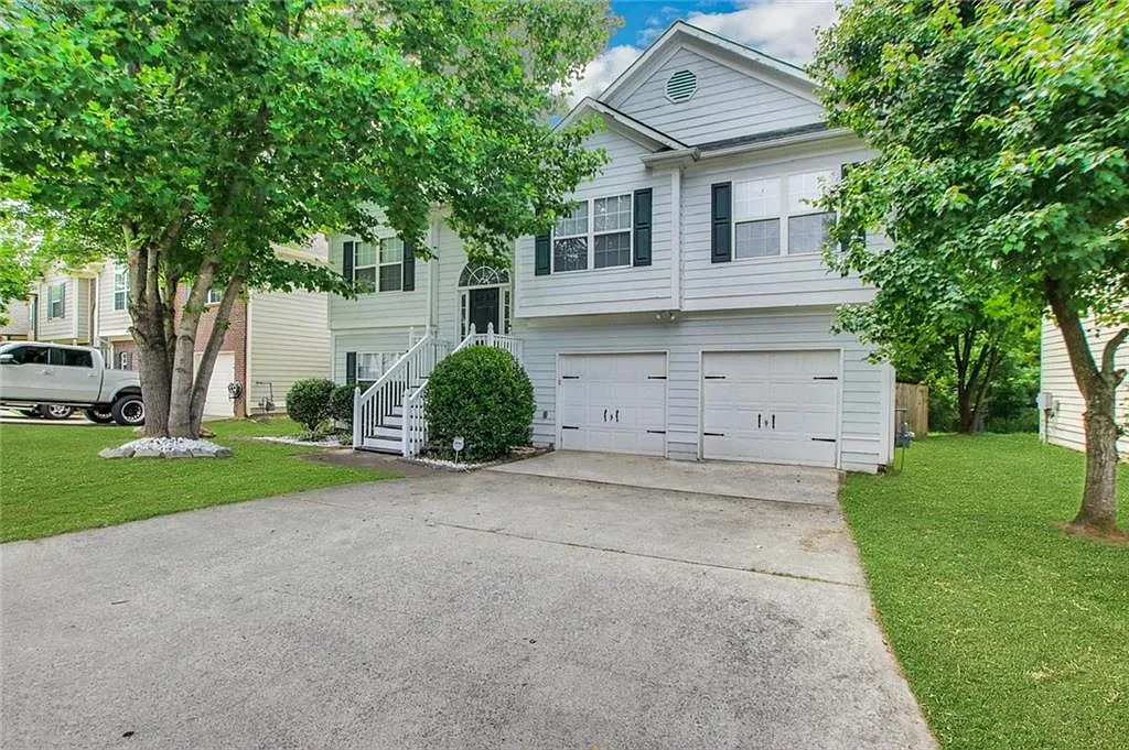 4 bed, 3.0 bath, 2202 sqft, $2,495 — Photo 3