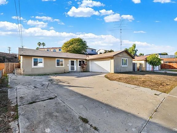3rd image of 2430 Crandall Dr