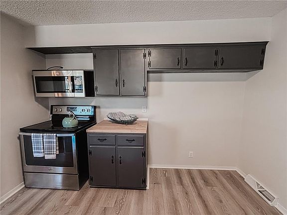4th image of 2605 Girard Ave