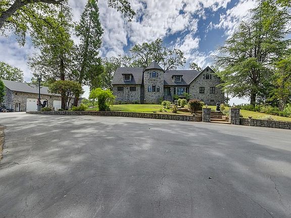 5th image of 16390 Ridge Rd