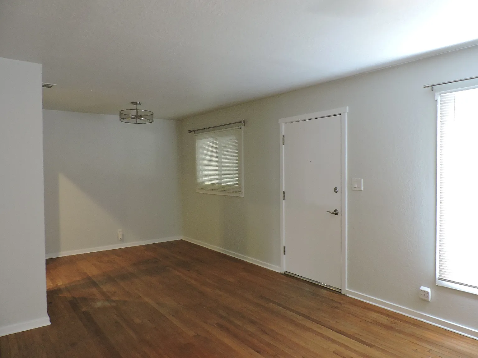 3 bed, 1217 sqft, $2,895 — Photo 4