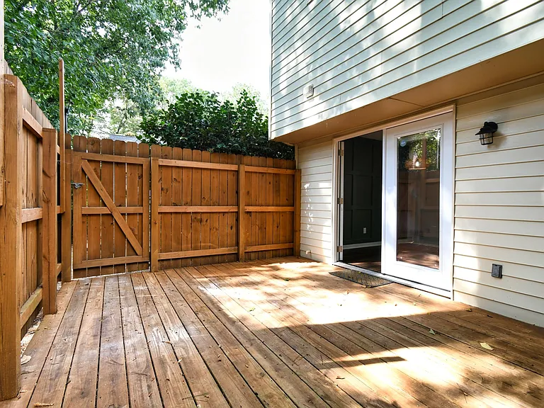 1606 Queen Anne Ct — Photo 29