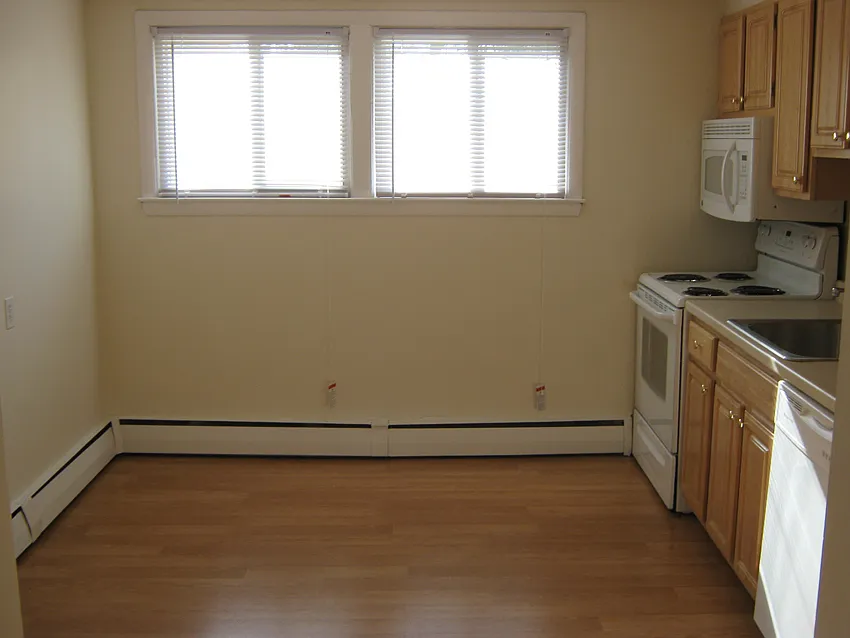 River Drive Apartments — Photo 2